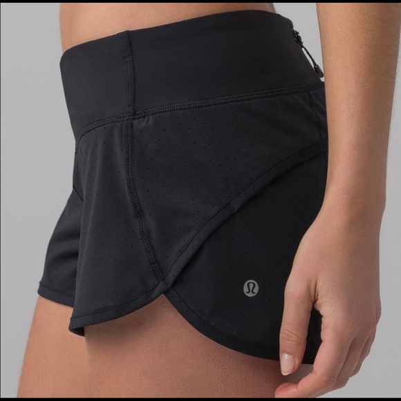 Lululemon Speed Short (Perforated 2.5") Size 4 - Picture 4 of 8